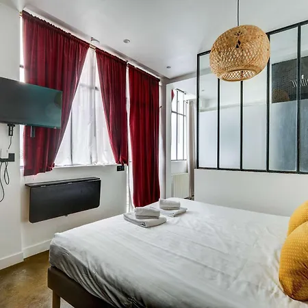 Daire Stylish And Sunny 7bd With Garden For 17 Guests!