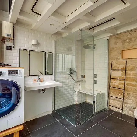 Stylish And Sunny 7bd With Garden For 17 Guests!