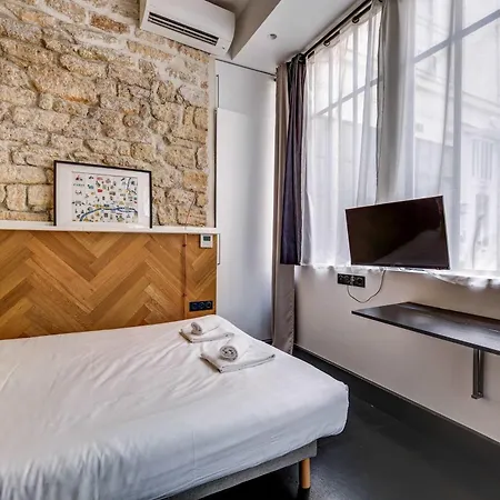 Daire Stylish And Sunny 7bd With Garden For 17 Guests!