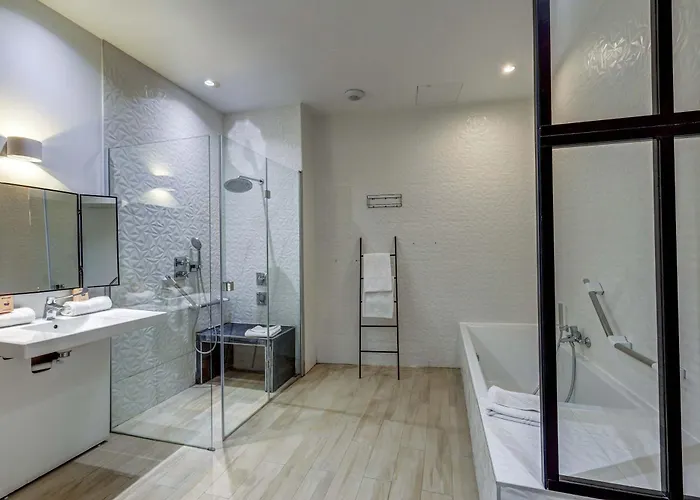 Stylish And Sunny 7bd With Garden For 17 Guests! Lejlighed Paris